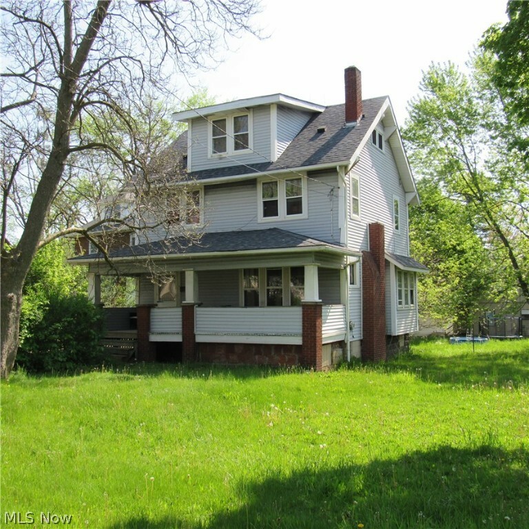 Property Photo:  1419 East Avenue  OH 44307 