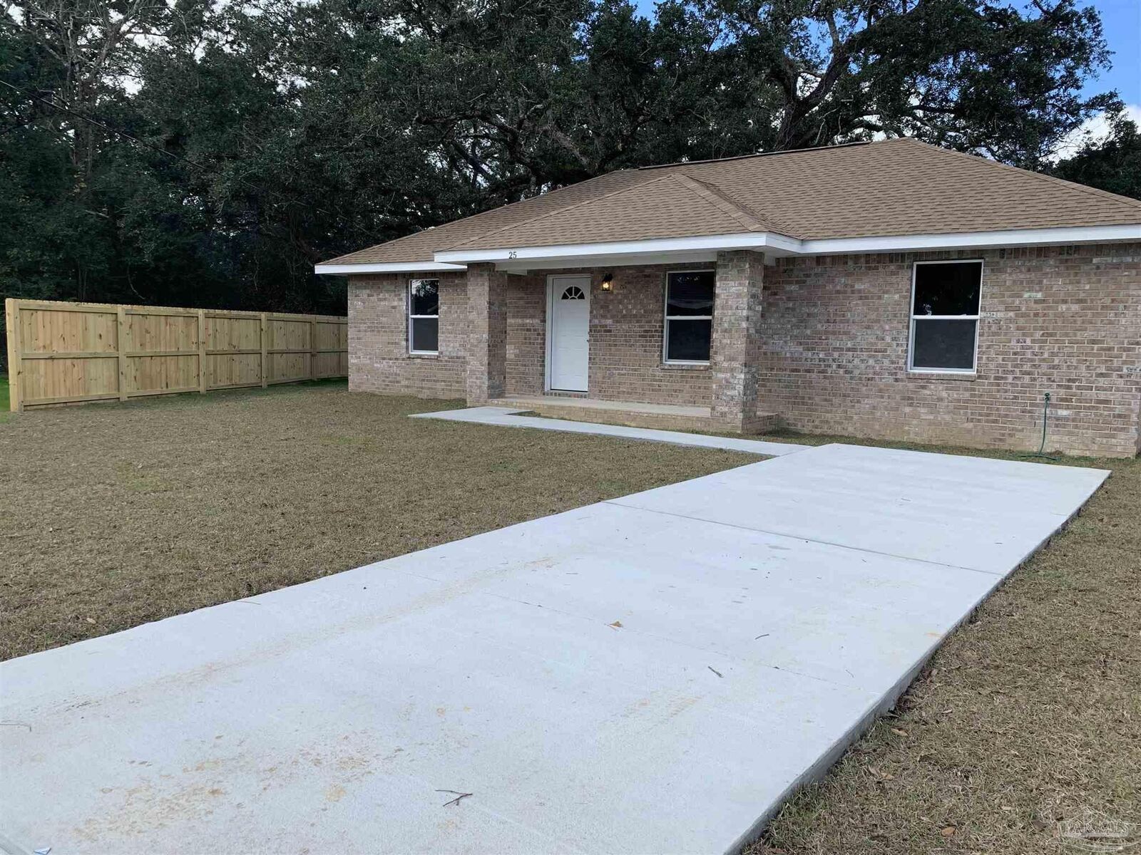 Property Photo:  25 Vassar Dr  FL 32506 