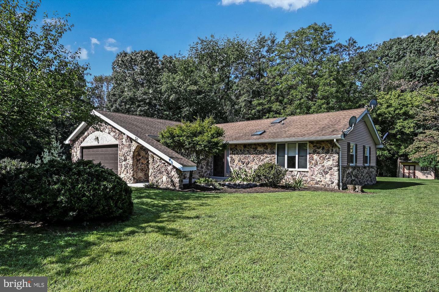 Property Photo:  20 Pine Lane  PA 17584 