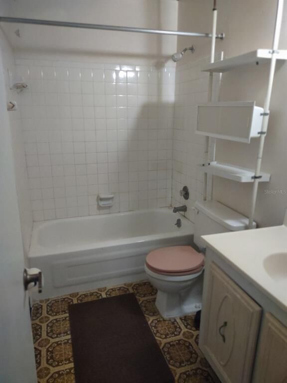 Property Photo:  2806 N Powers Drive 40  FL 32818 