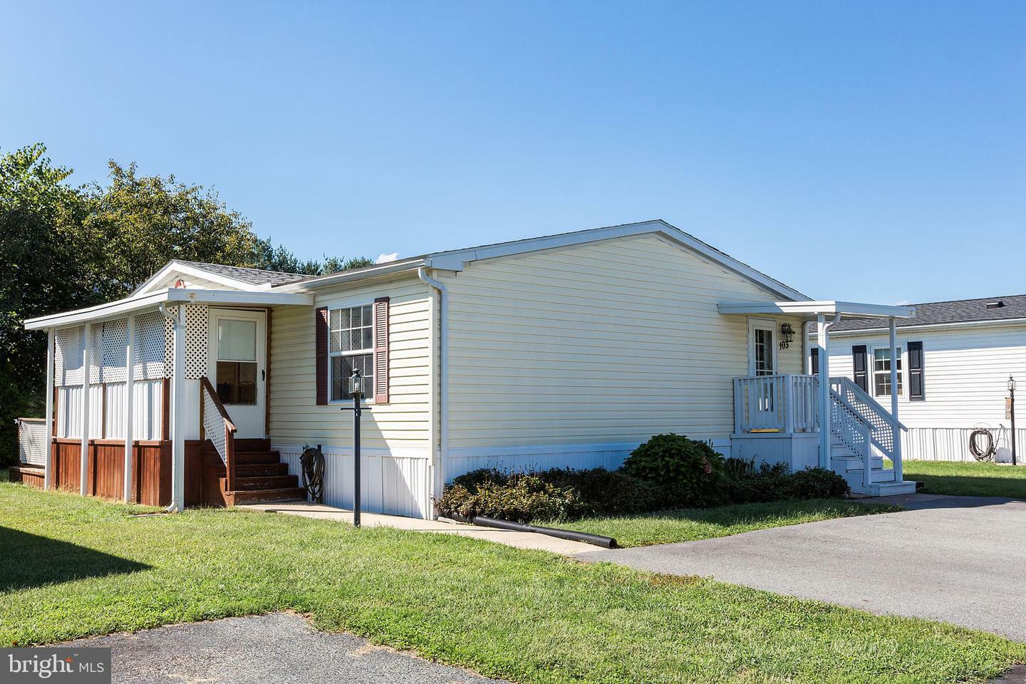 Property Photo: 103 Goldenrod Court PA 17603