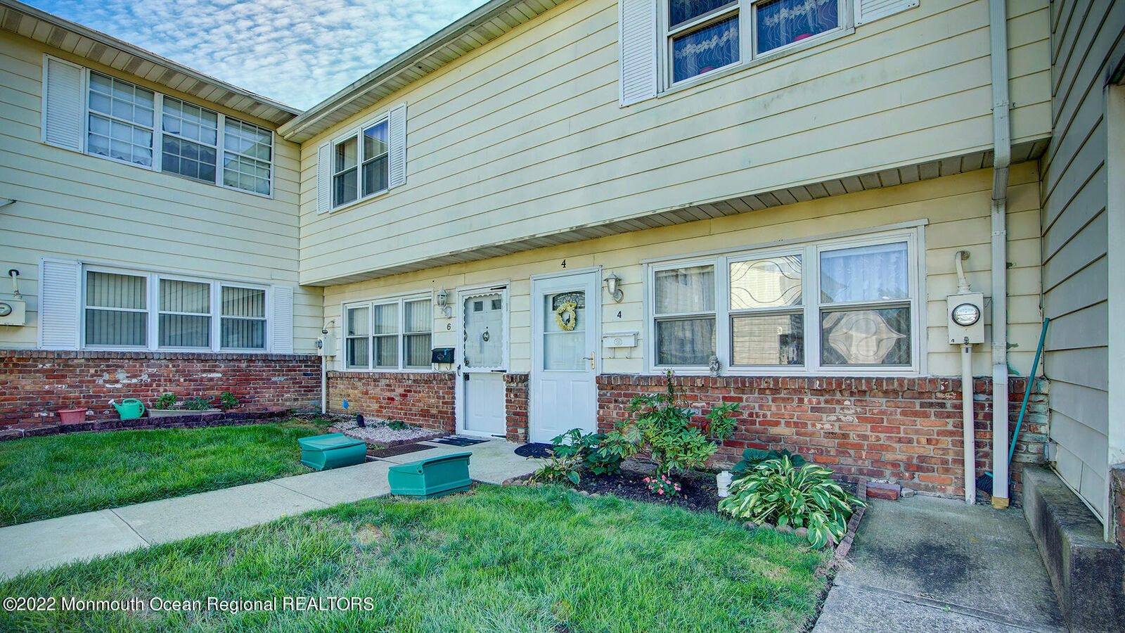 Property Photo:  4 Connecticut Court  NJ 07747 