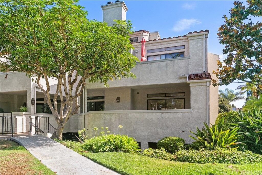 Property Photo:  17172 Abalone Lane 112  CA 92649 