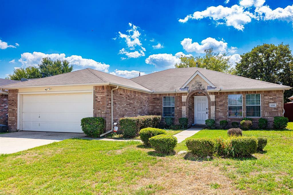 Property Photo:  4304 Fieldwood Drive  TX 76208 