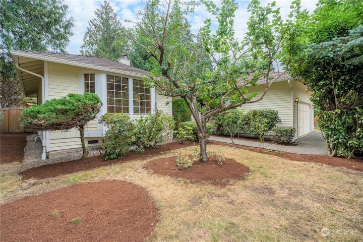 Property Photo:  1095 NW Firwood Boulevard  WA 98027 