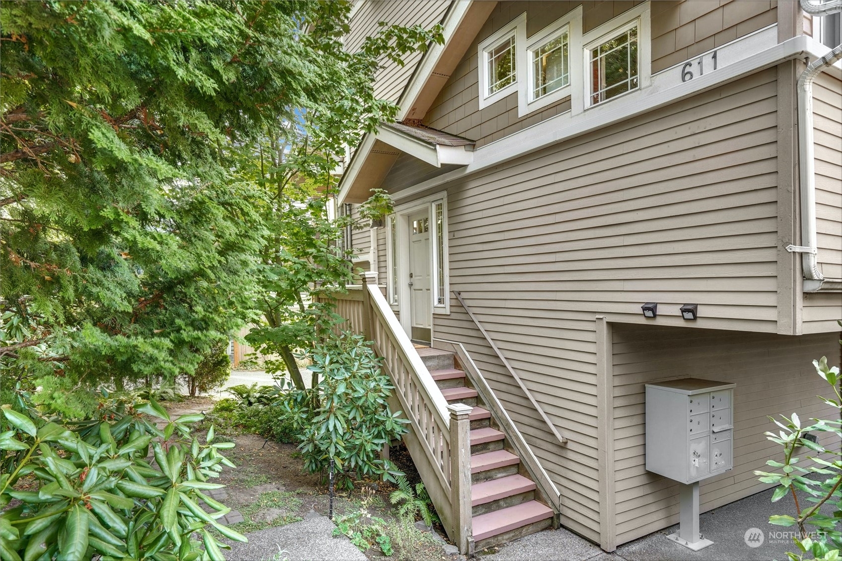 Property Photo: 611 N 46th Street A WA 98103