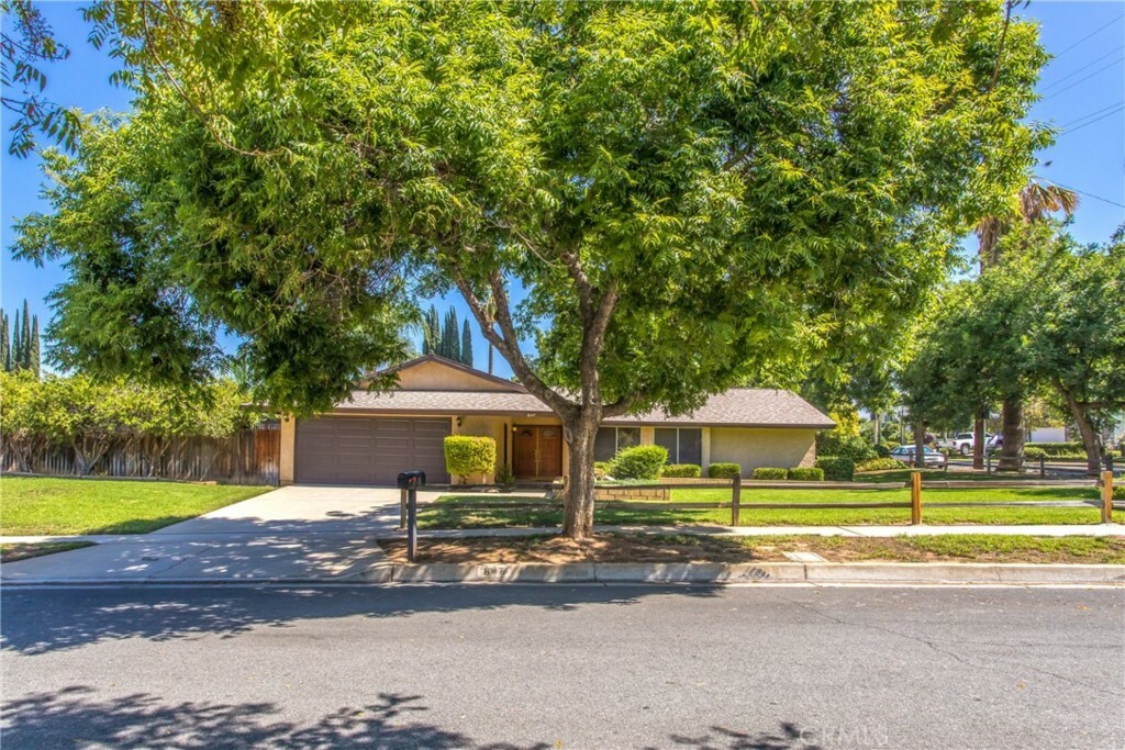 Property Photo:  647 Garfield Way  CA 92373 