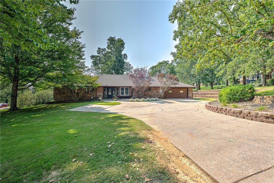 Property Photo:  167 Woodcliff Place  AR 72764 