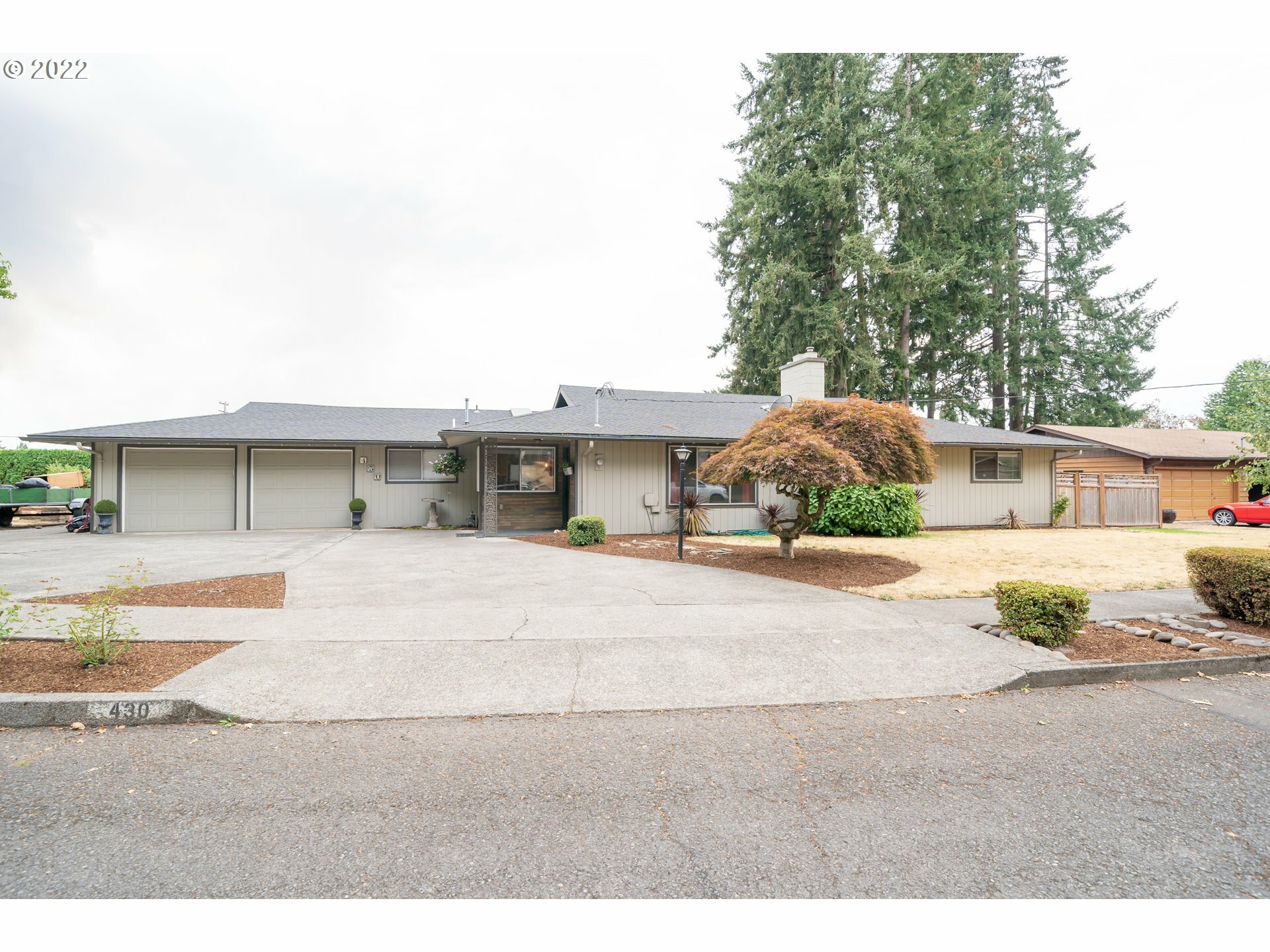 Property Photo: 430 W Kathy St OR 97383