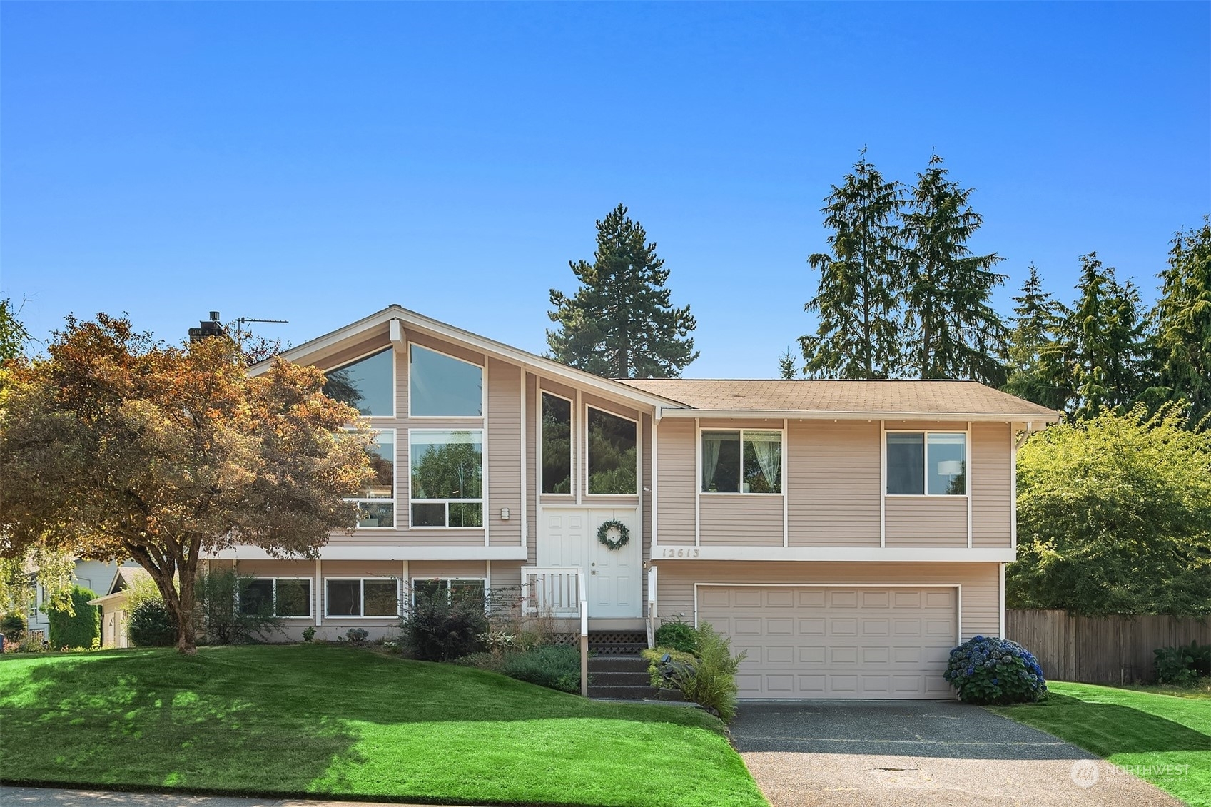 Property Photo:  12613 SE 64th Place  WA 98006 