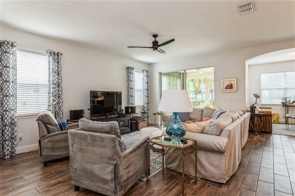 Property Photo: 2530 Roveri Avenue FL 32712