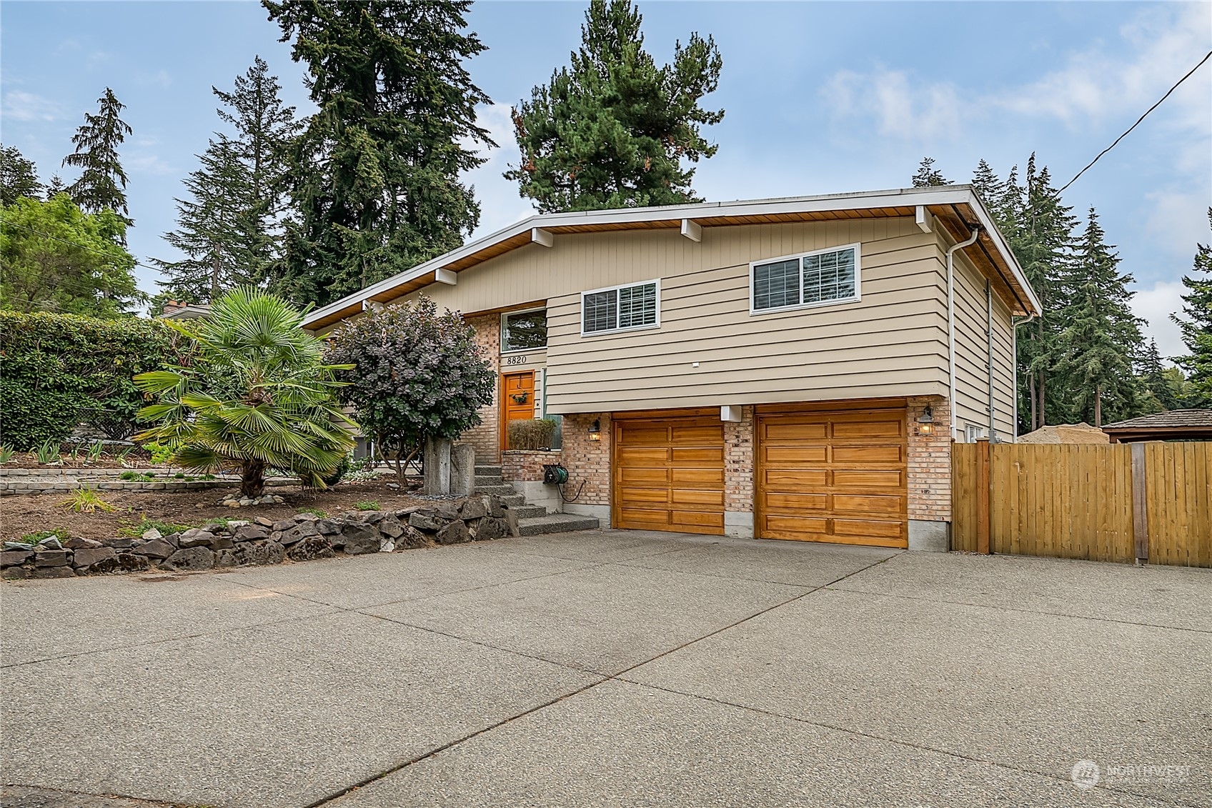 Property Photo:  8820 233rd Place SW  WA 98026 