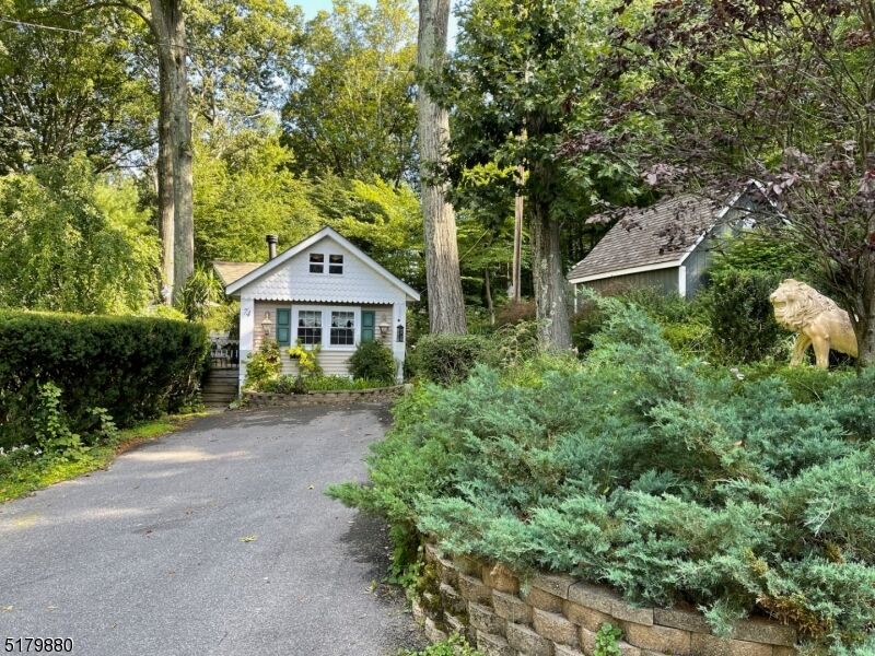 Property Photo:  74 Sherwood Park 74  NJ 07853 