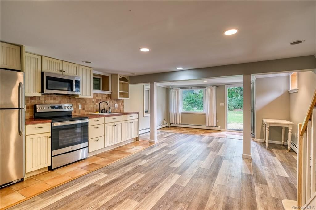 Property Photo:  21 Riverside Place  NY 10522 