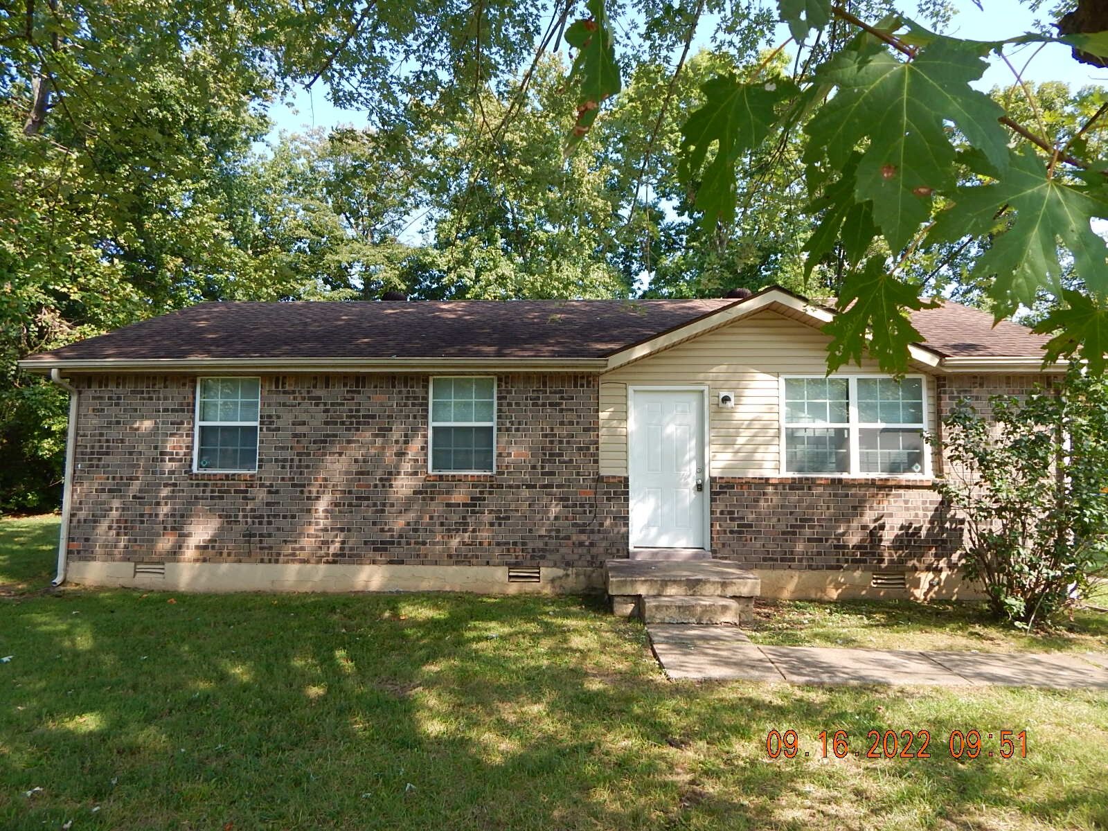 Property Photo:  340 Woodale Dr  TN 37042 