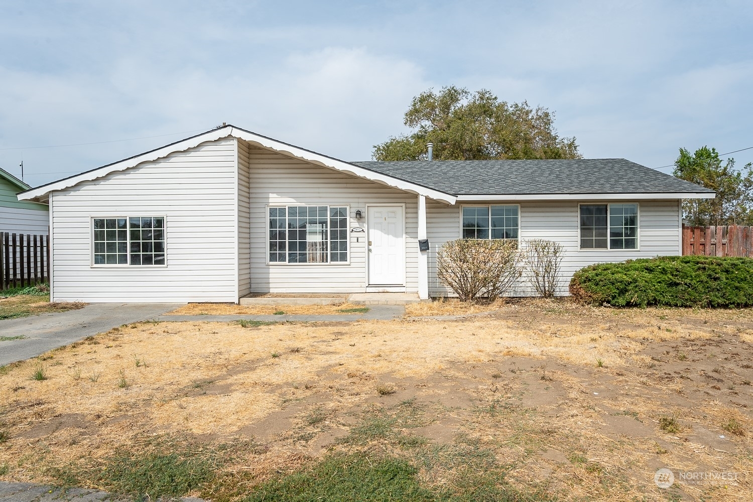 Property Photo:  1412 W Fern Drive  WA 98837 