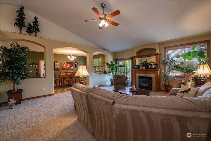 Property Photo: 423 207th Avenue E WA 98391