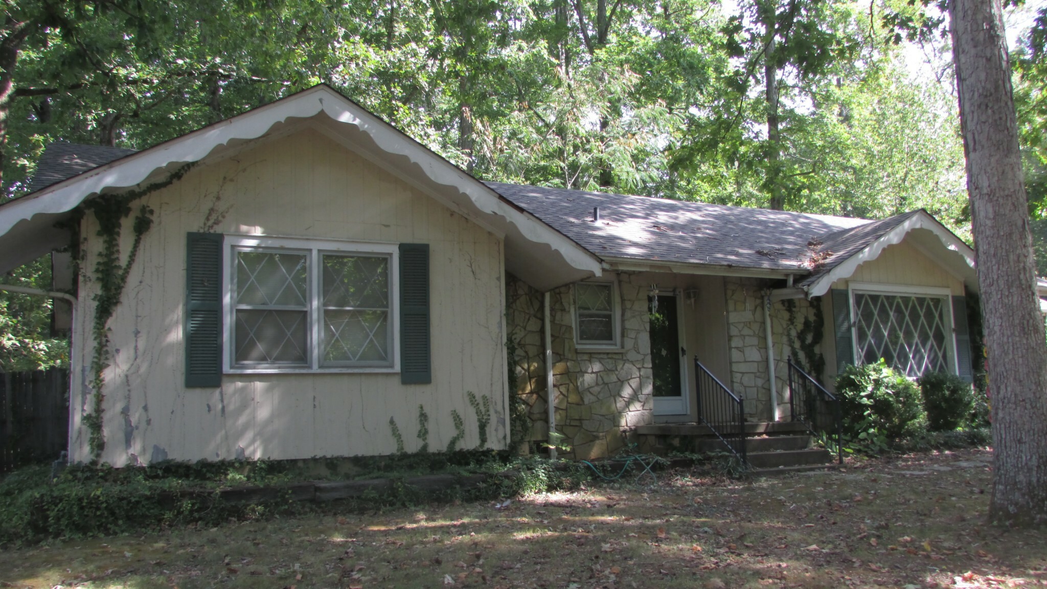 Property Photo:  302 Virginia Dr E  TN 38464 