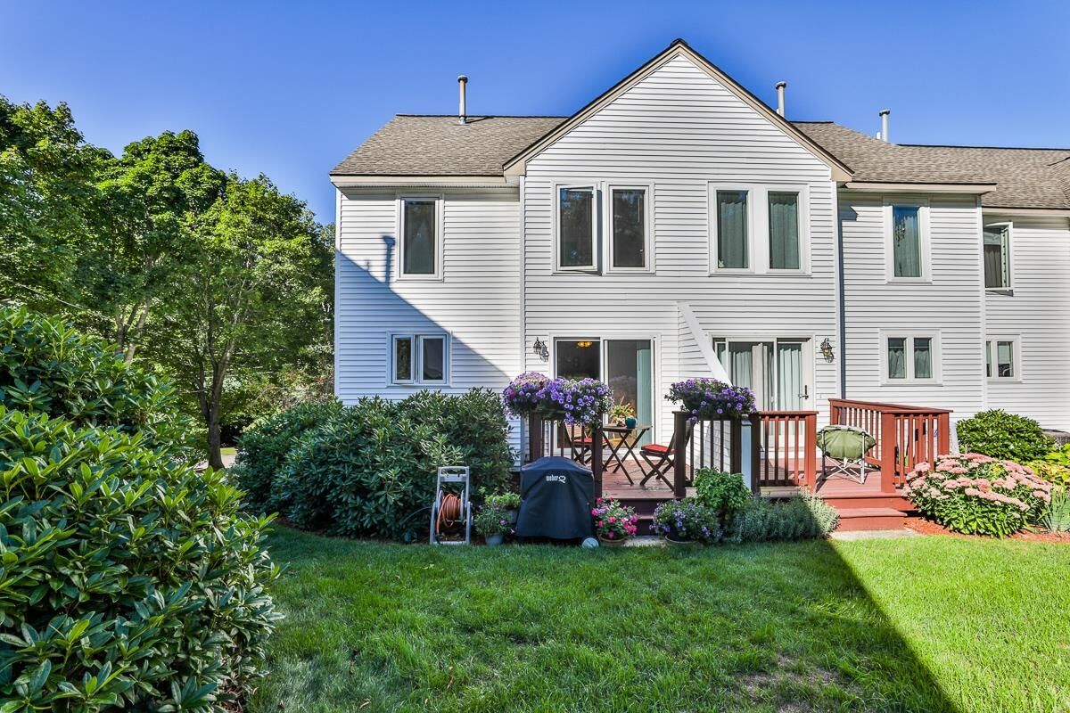 Property Photo: 37 Windemere Way NH 03063
