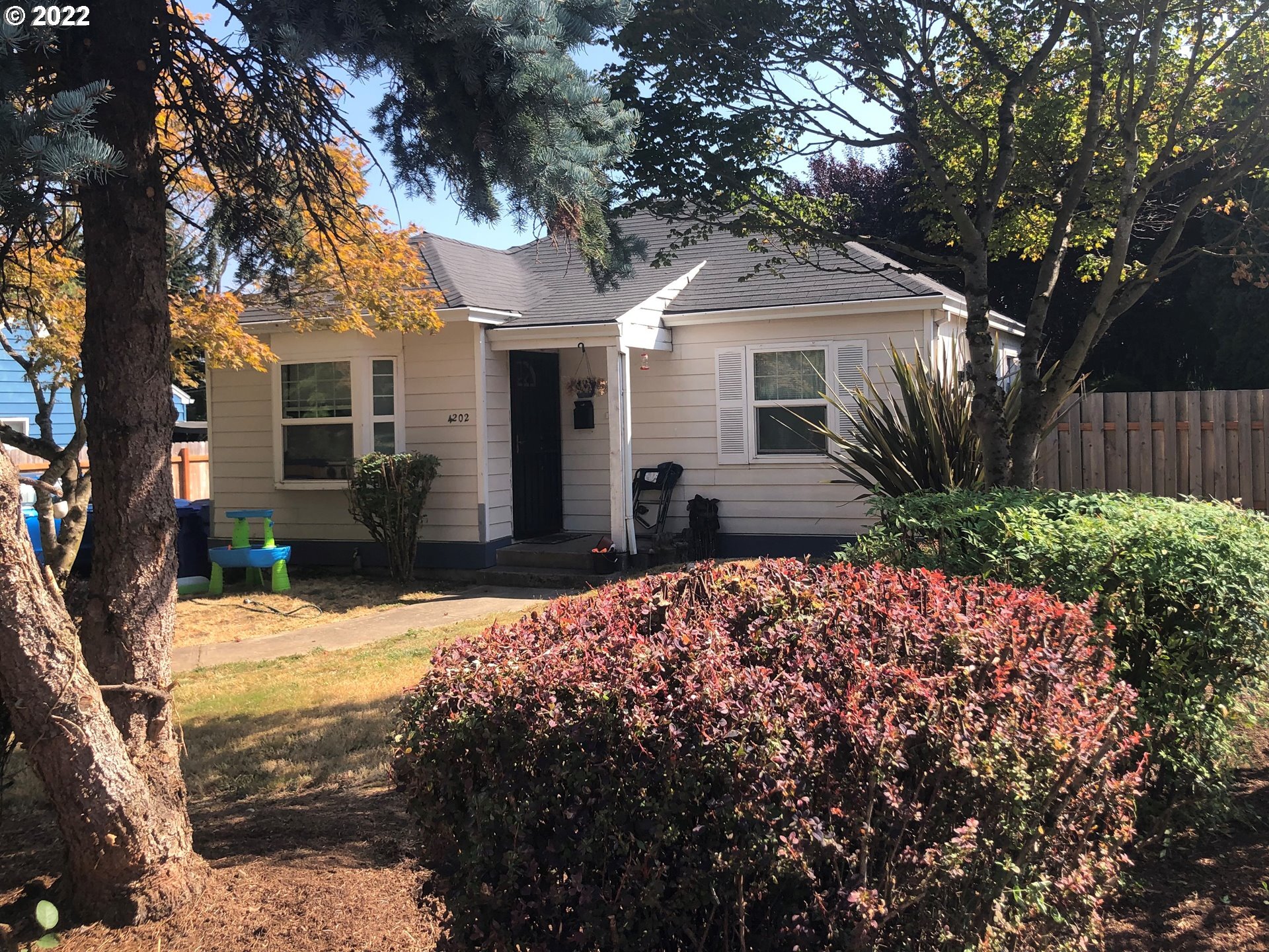 Property Photo: 4202 NE 114th Ave OR 97220