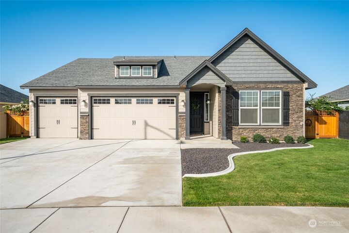 1001 Redmond Avenue  Quincy WA 98848 photo