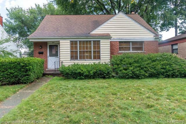 Property Photo:  301 Draper Avenue  MI 48341 