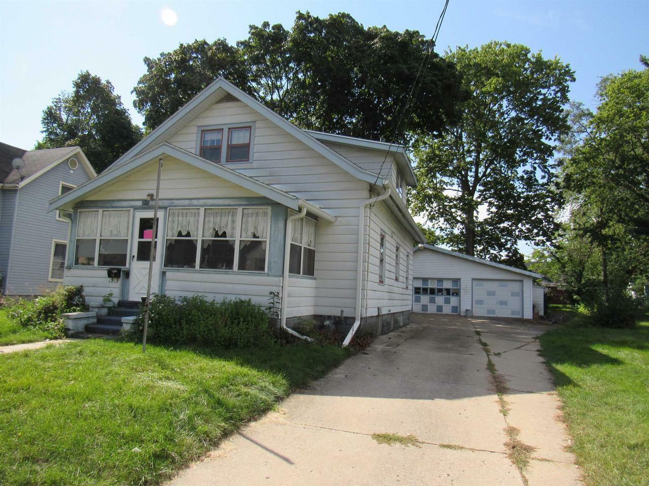 Property Photo:  1122 8th St  WI 53511 