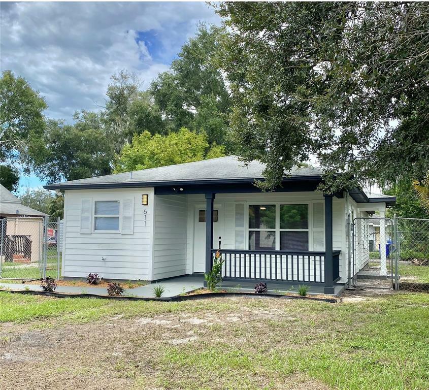 Property Photo:  611 W 3rd Street  FL 33805 