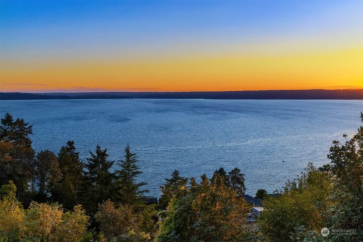 17433 Sylvester Road SW  Burien WA 98166 photo