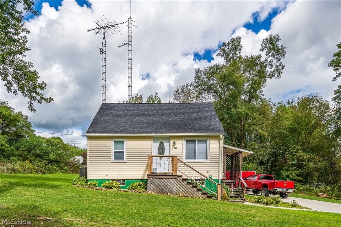 Property Photo: 876 Lake Park Boulevard OH 44672