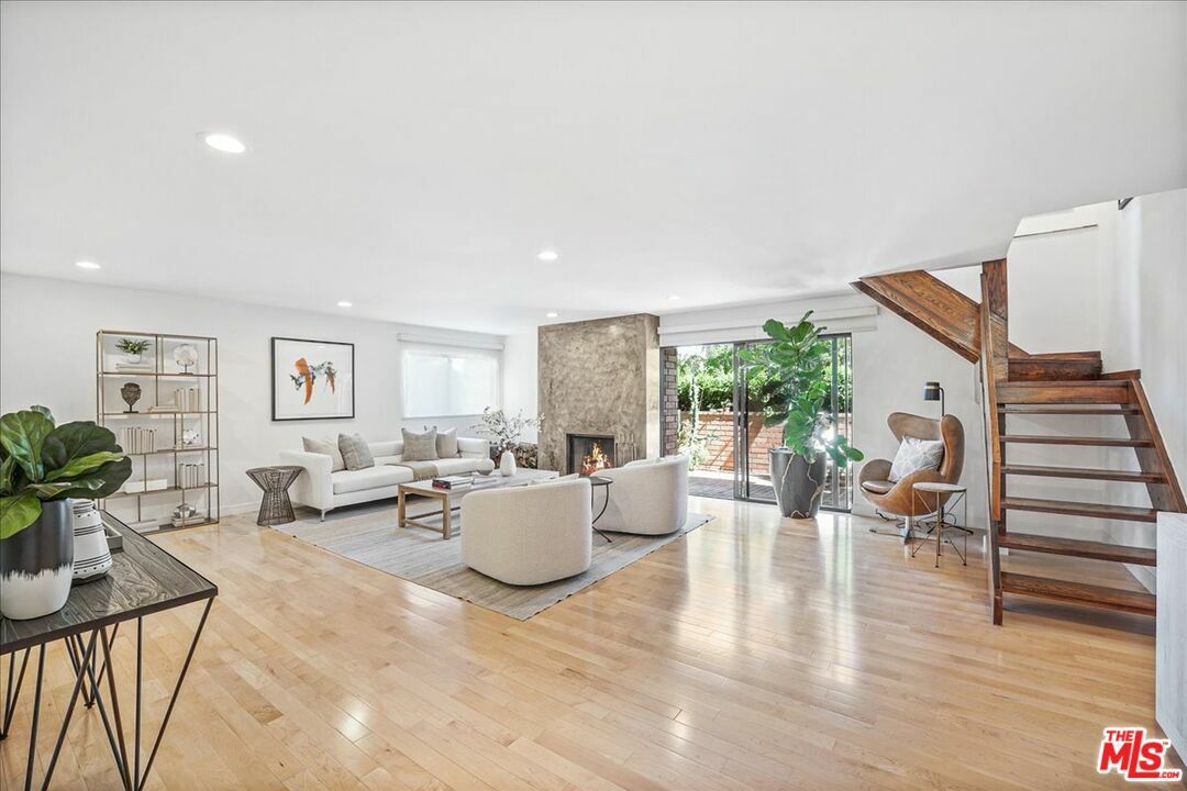 Property Photo: 858 12th St 1 CA 90403