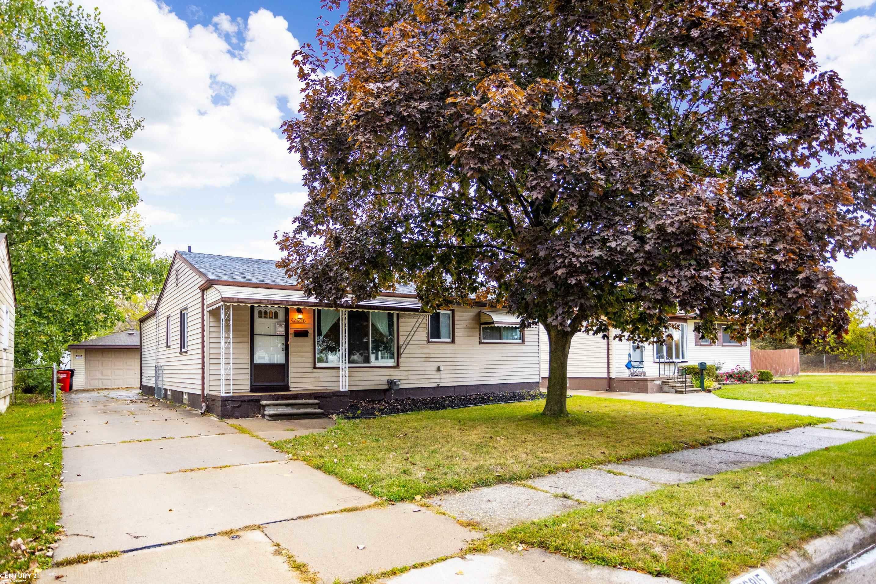 Property Photo:  26815 Waldorf St  MI 48066 