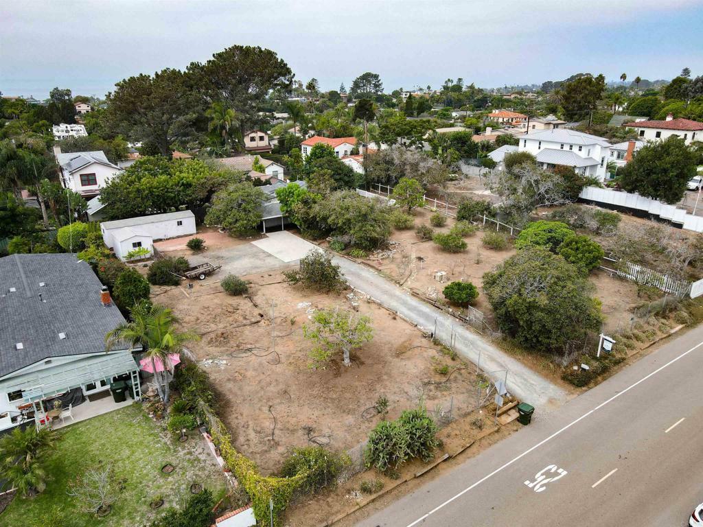 Property Photo:  936 Devonshire  CA 92024 
