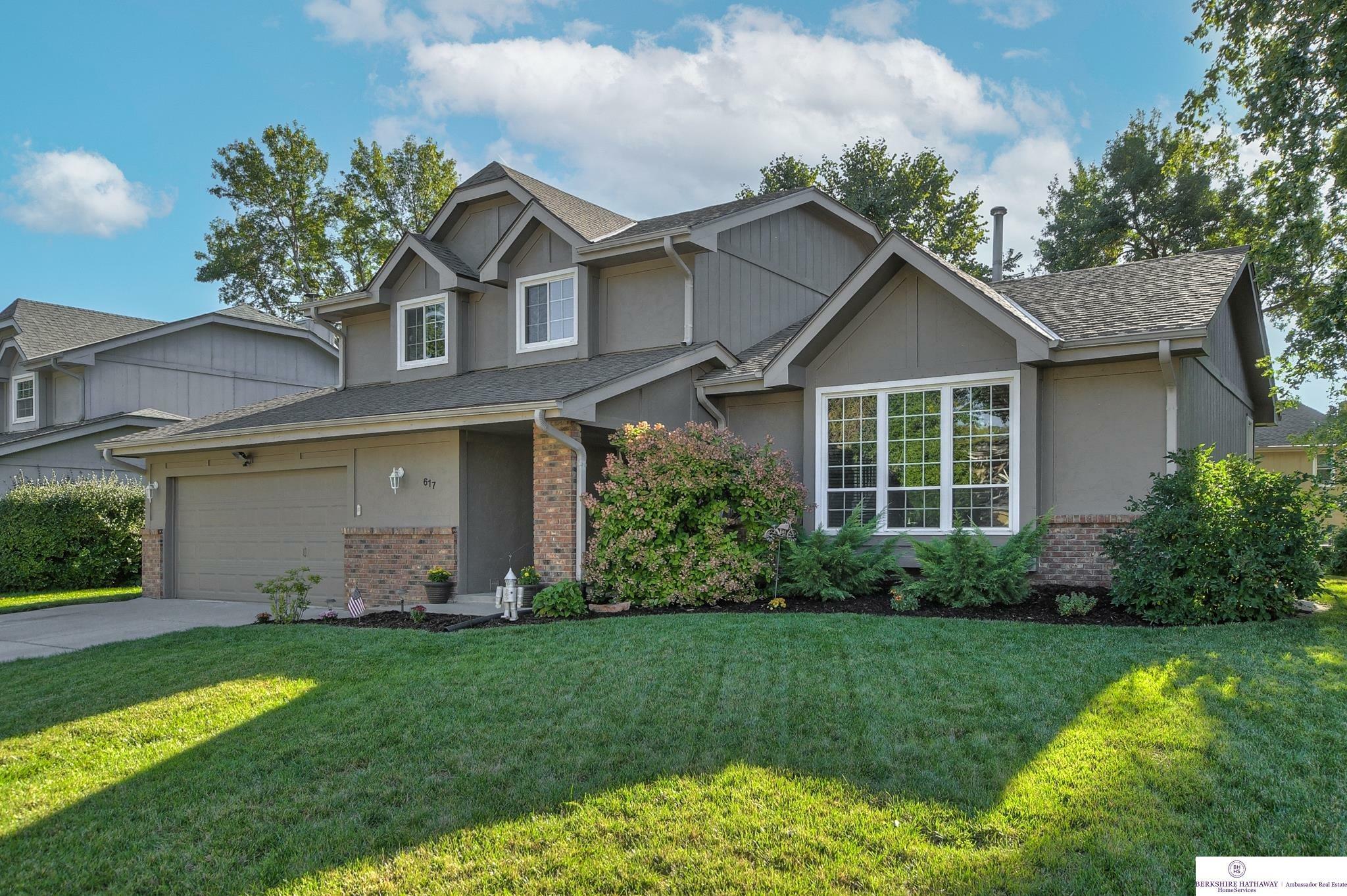 Property Photo: 617 N 152 NE 68154