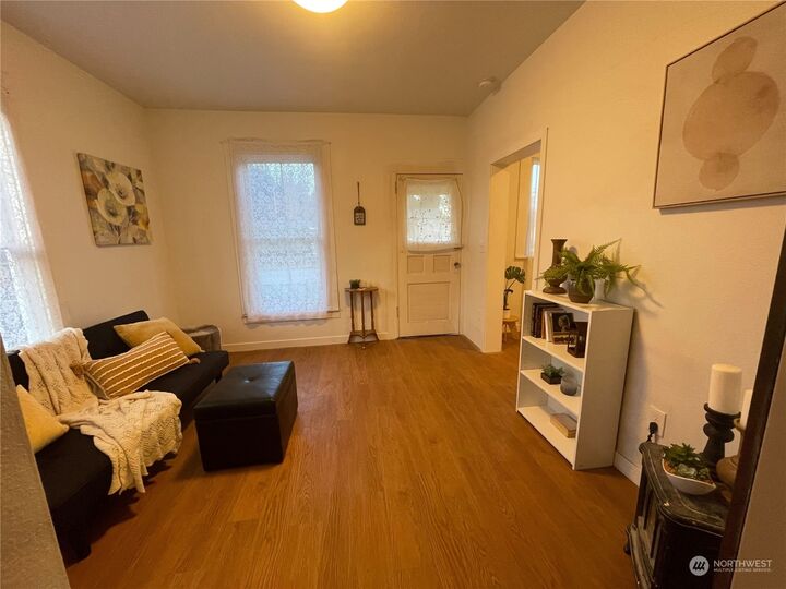 Property Photo: 1008 E Hazel Avenue WA 98233