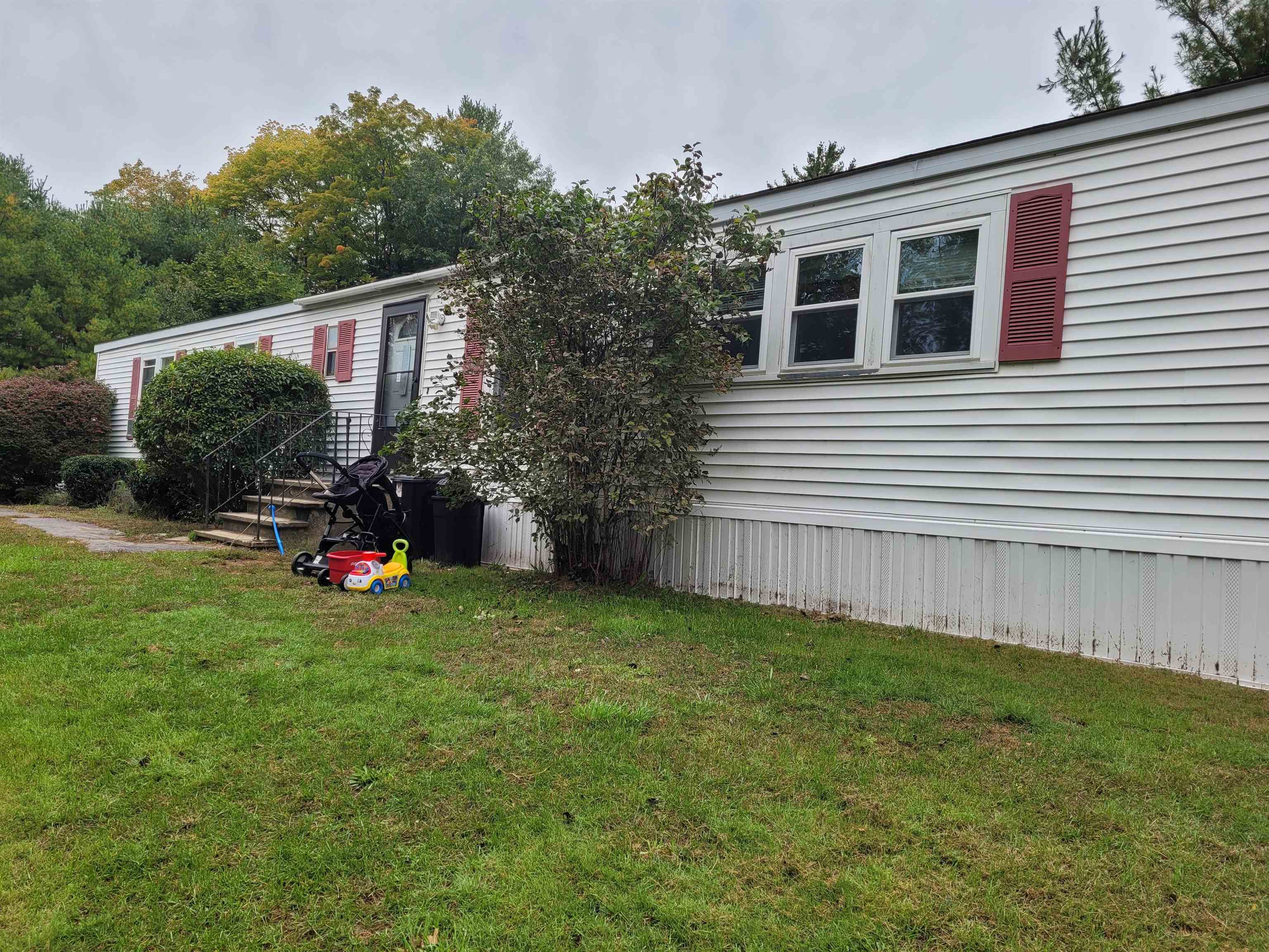 Property Photo:  27 Sycamore Boulevard  NH 03835 