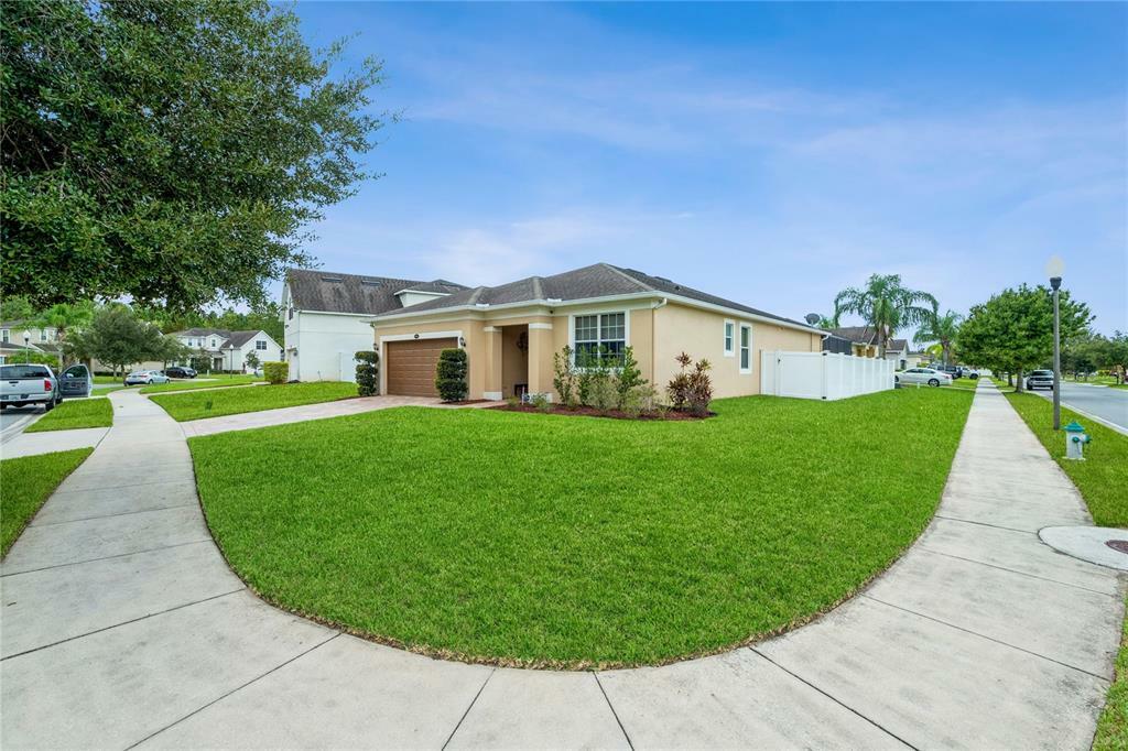 Property Photo:  4017 Creswick Circle  FL 32829 