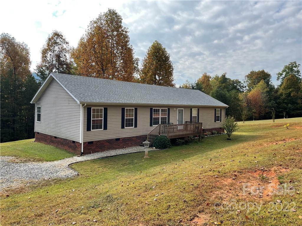 Property Photo:  101 White Oak Flats Drive  NC 28761 