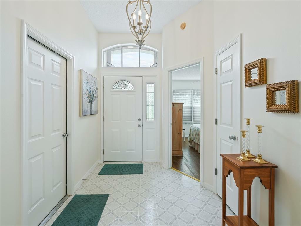 Property Photo:  1001 W Boone Court  FL 32159 