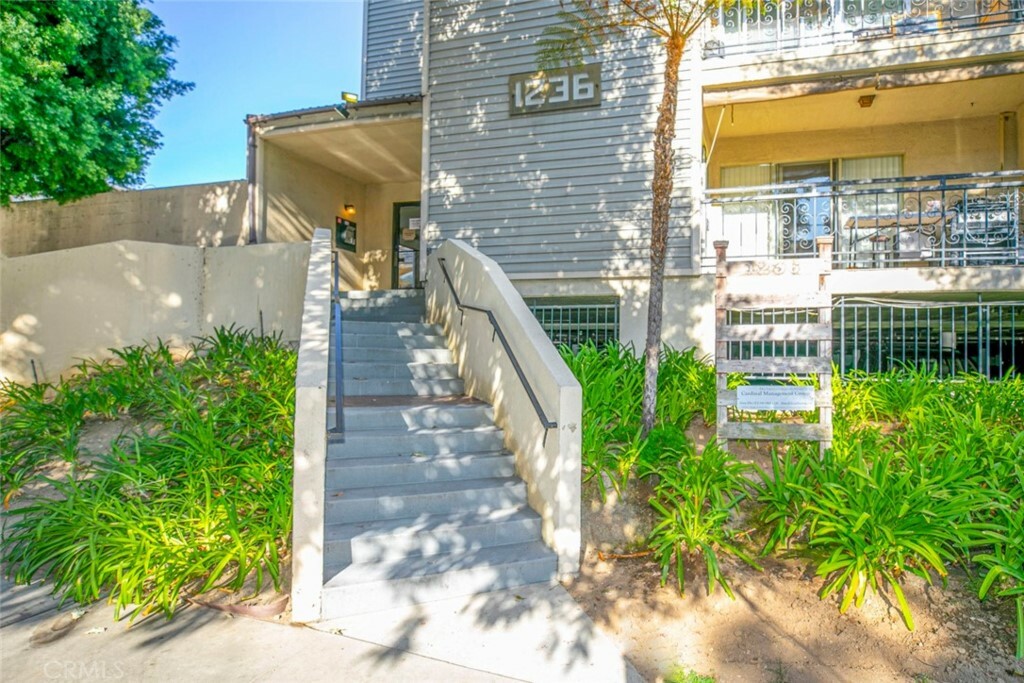 Property Photo:  1236 N Columbus Avenue 37  CA 91202 