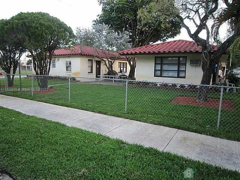 Property Photo: 522 N 19th Ave 4 FL 33020