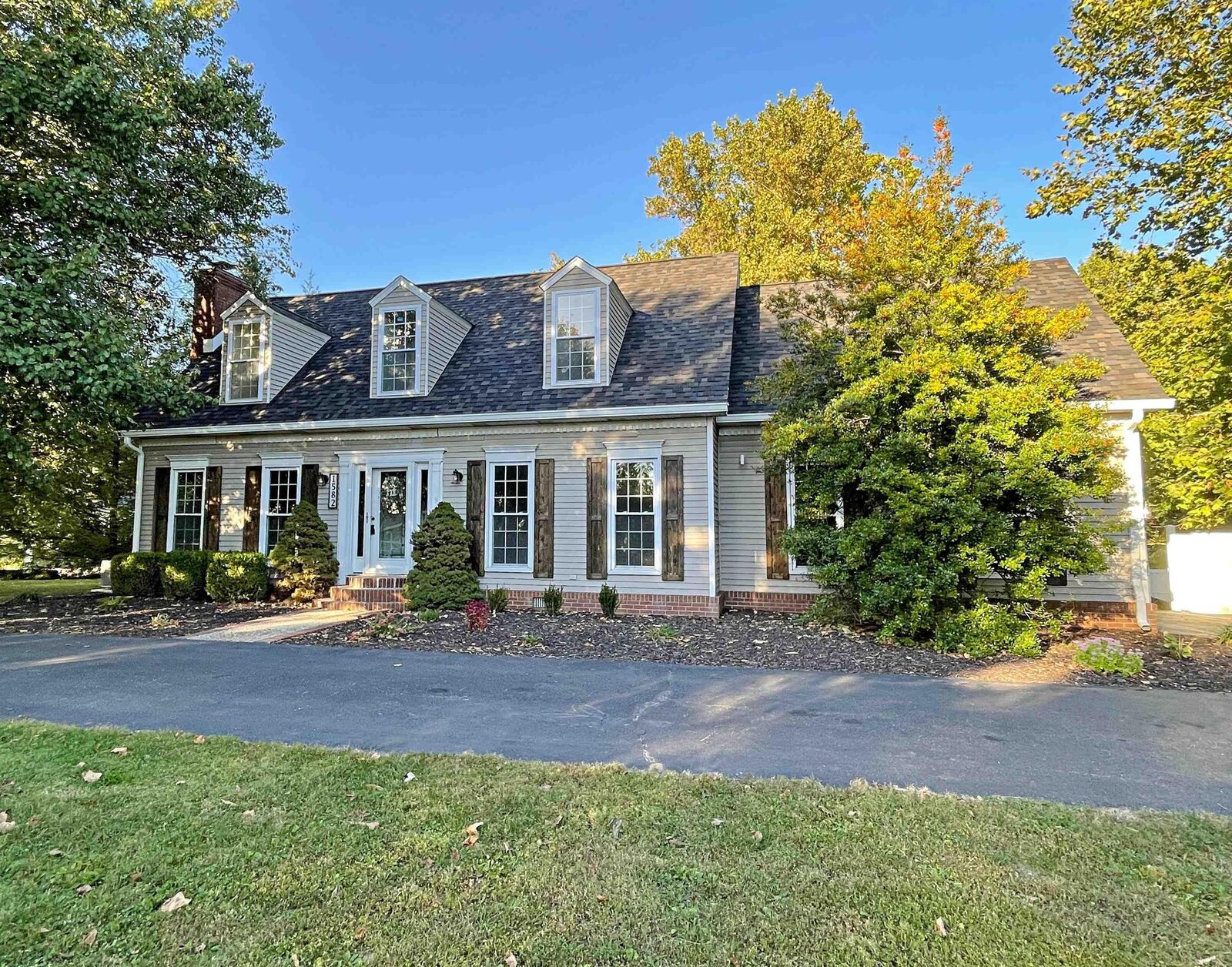 Property Photo: 1582 E 200 N IN 47501