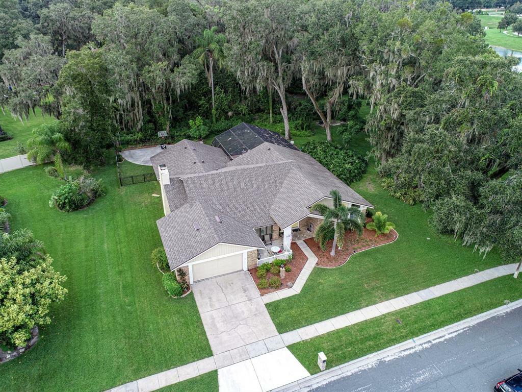 Property Photo: 1106 Hunt Club Lane FL 33594