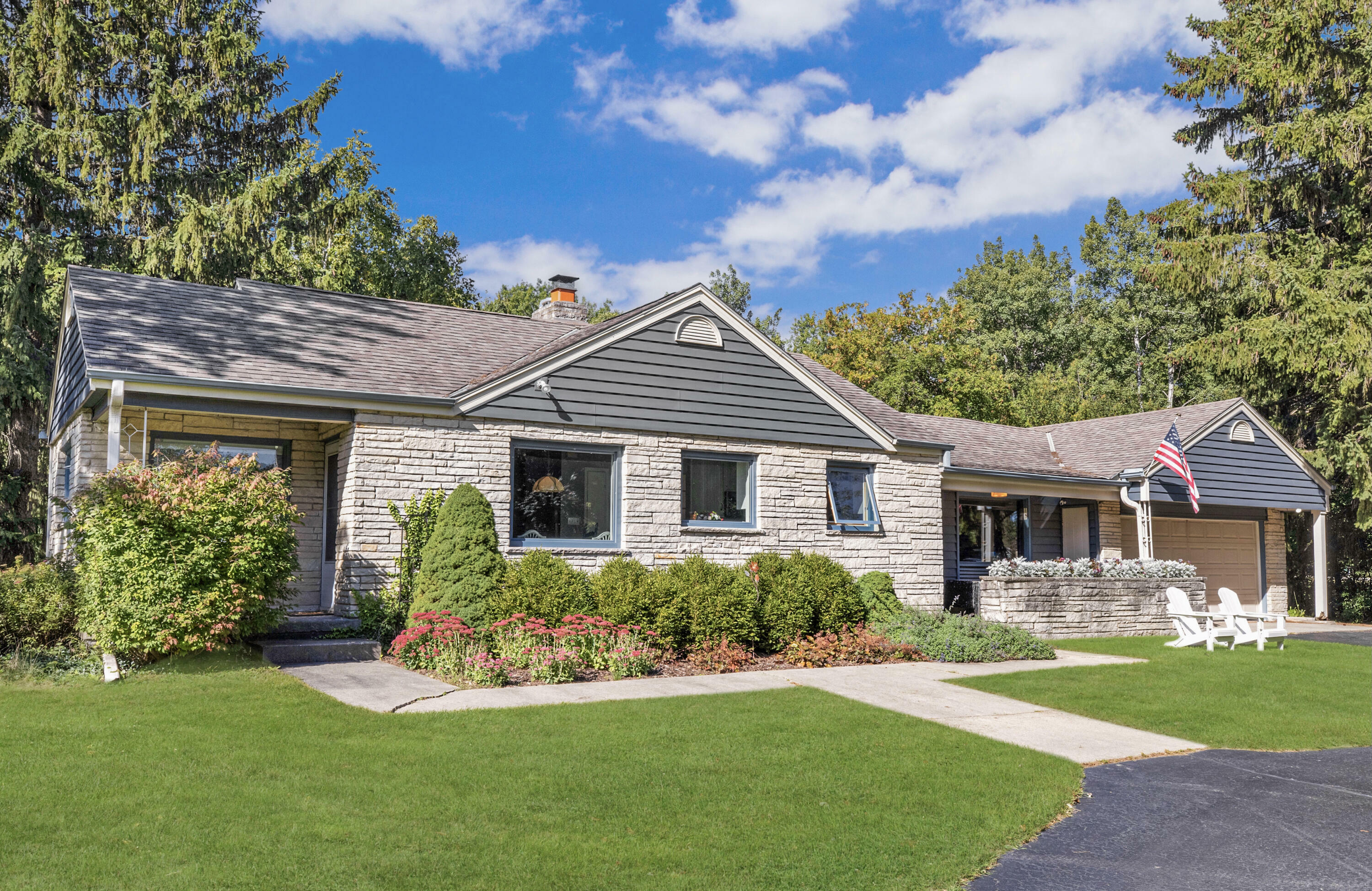 Property Photo: 11441 N Mulberry Dr WI 53092