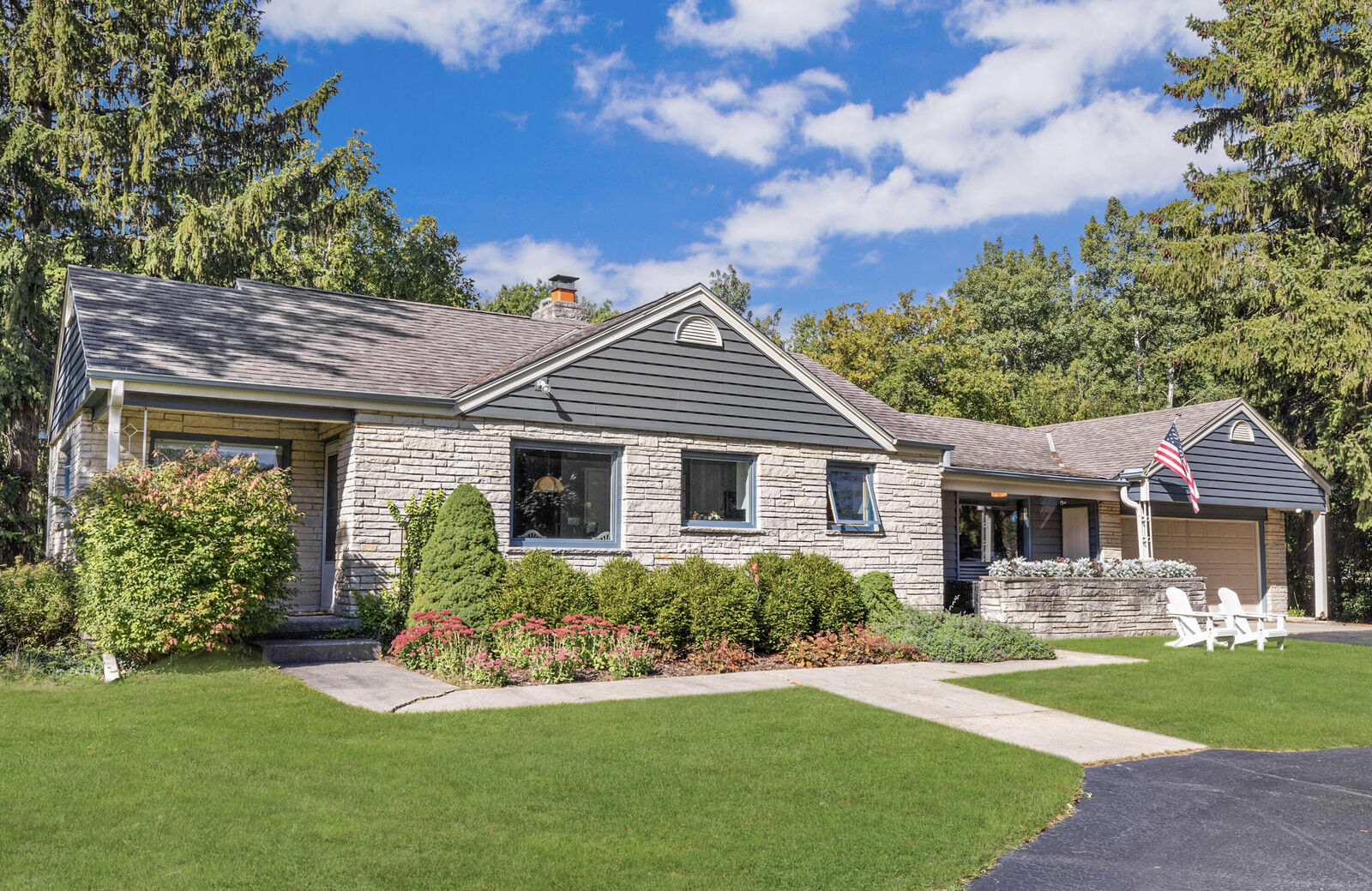 Property Photo:  11441 N Mulberry Dr  WI 53092 