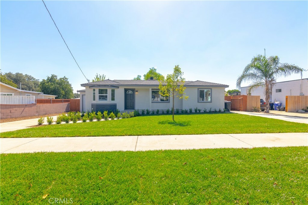 Property Photo:  1052 E 7th Street  CA 91786 