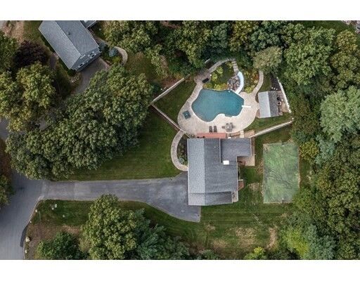 Property Photo:  5 Sandalwood Ln  MA 01810 