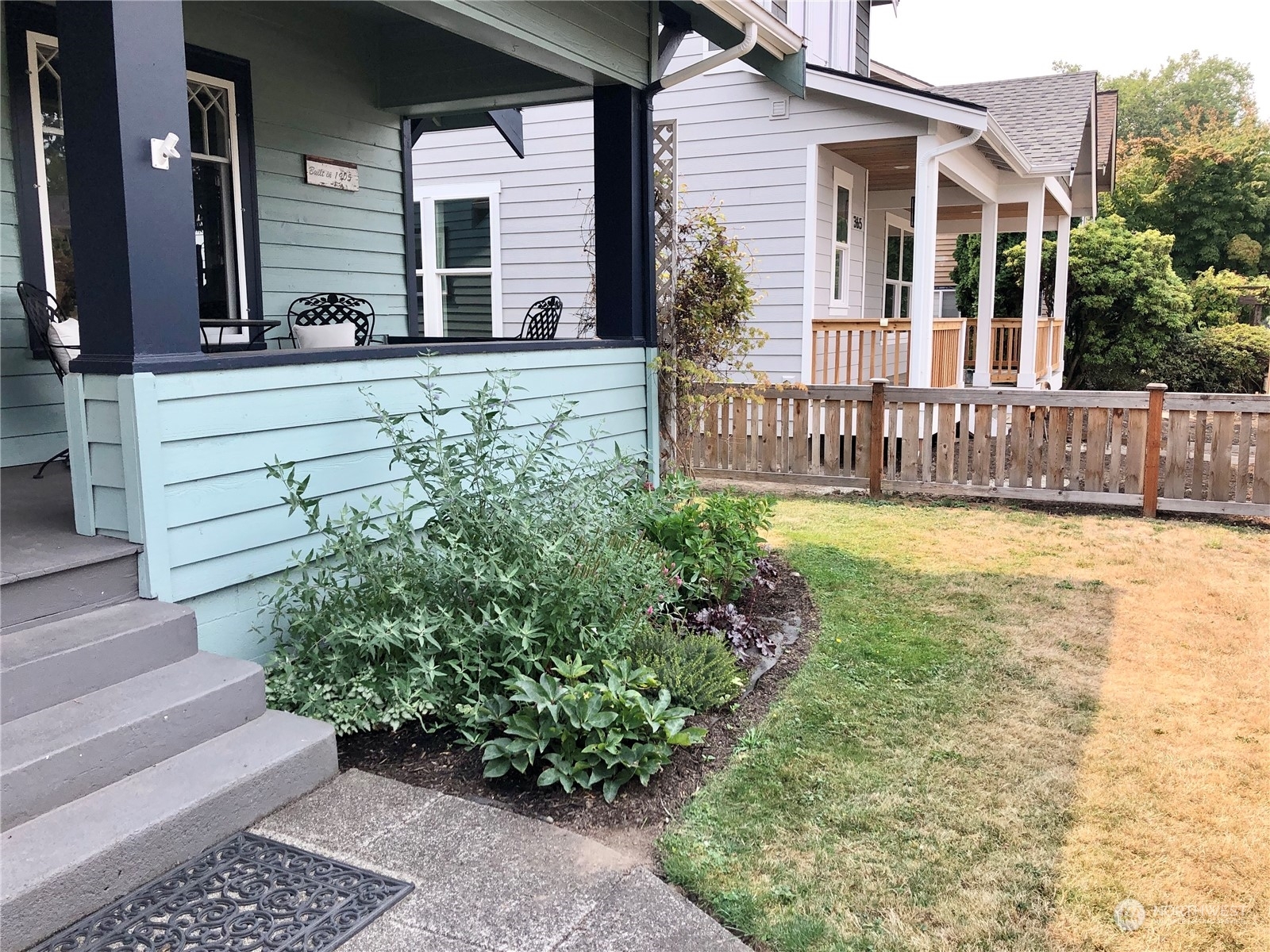 Property Photo:  375 SE Bush Street  WA 98027 