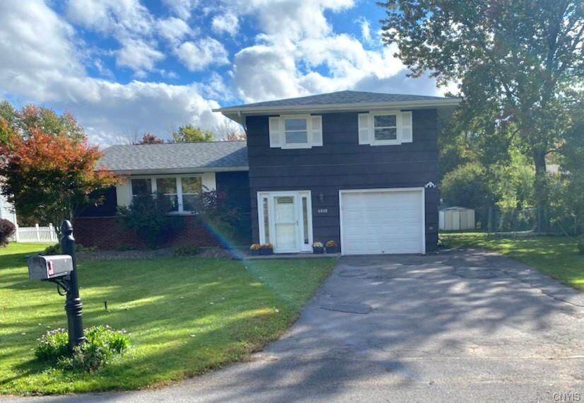 Property Photo:  4810 Black Oak Drive  NY 13088 