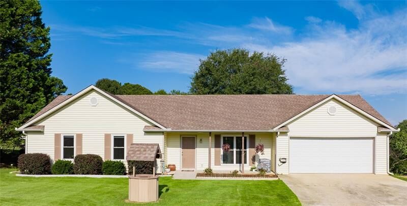 Property Photo:  339 Cobblestone Road  GA 30011 